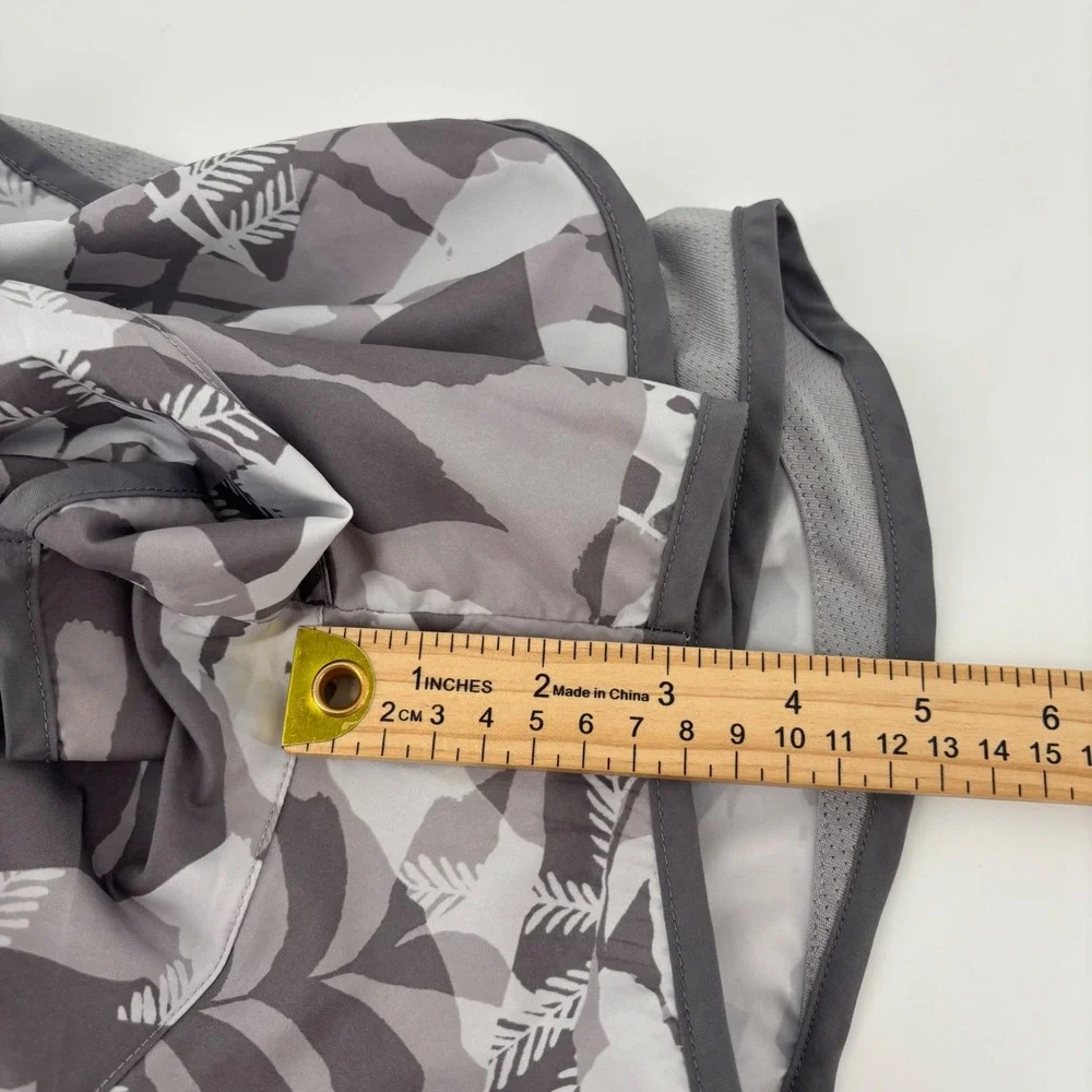 Nike‎ Running Shorts Womens Small Grey Leaf Camo Excellent Dri-FIT Tempo 3in